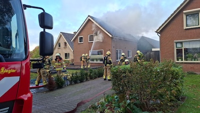Veel rook bij brand op eerste verdieping van huis in Radewijk