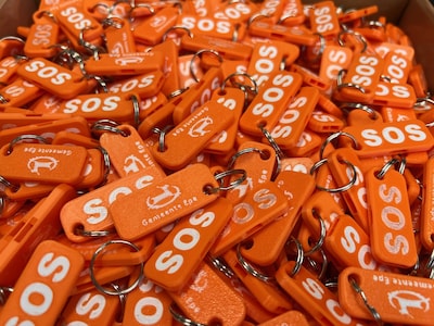 Gemeente Epe deelt oranje fluitjes uit tegen geweld