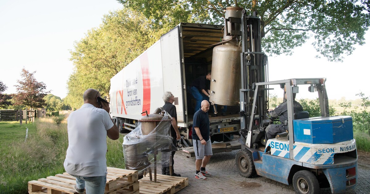 Burgemeester zeer bezorgd na vondst 'heel gevaarlijk' drugslab in Schuinesloot
