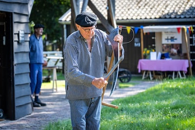 Zeis van Henk (77) is net zo typisch voor Giethoorn als de bootjes, alleen weet de toerist dat niet