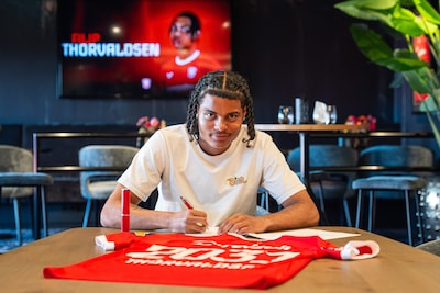 Het nummer 17 is terug bij FC Twente. En dat op de rug van een Noor