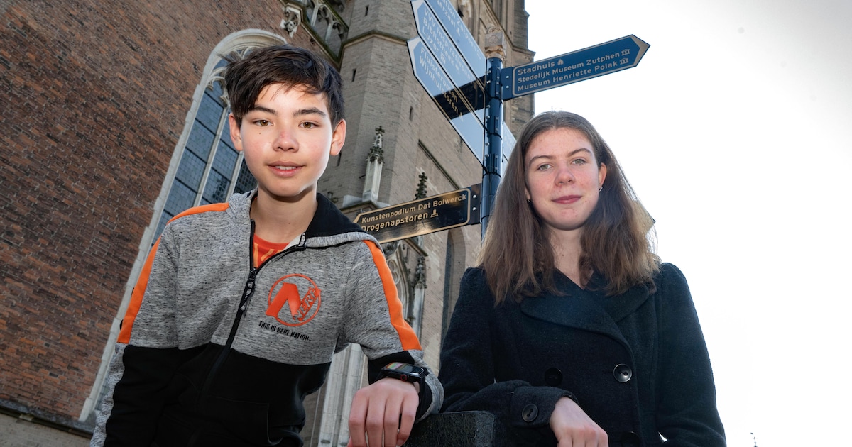 Jaiden en Stella ontwerpen kroon op nieuwe wegwijzers die toeristen door ‘mooi doolhof’ Zutphen gaan