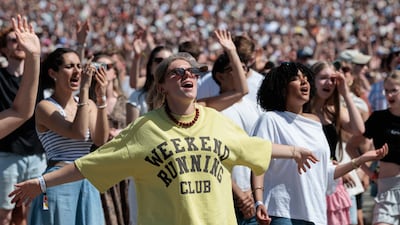 Op Opwekking is elk hoekje schaduw bezet, maar 50.000 christenen zingen door in de volle zon