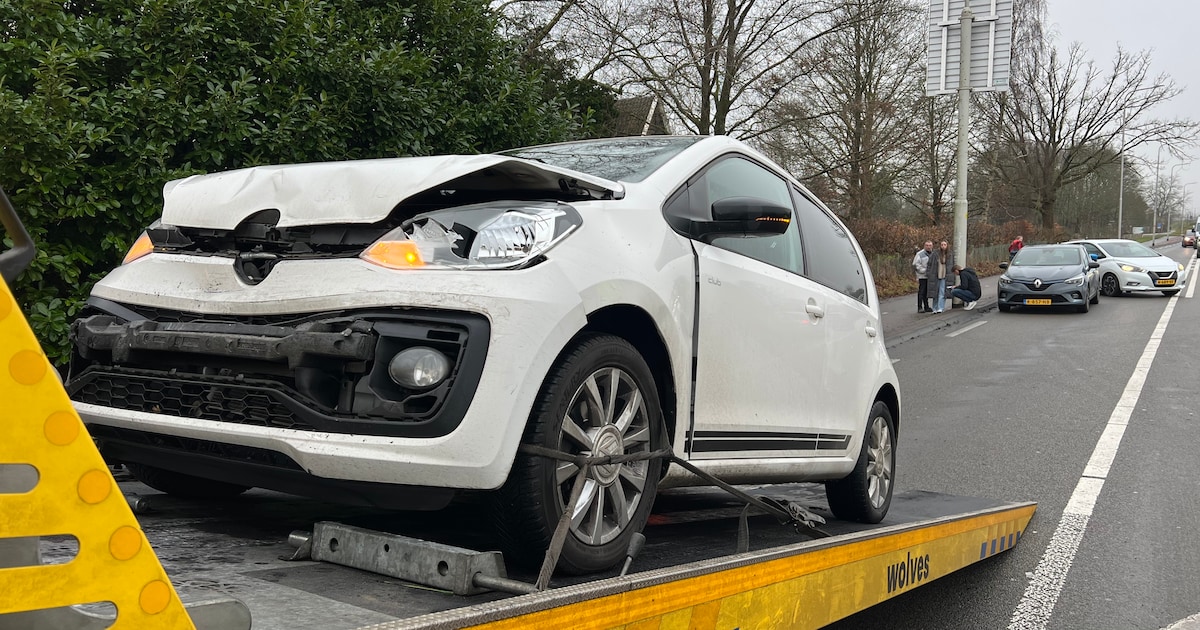 Drie auto’s op elkaar: file op N348 van Deventer naar Gorssel