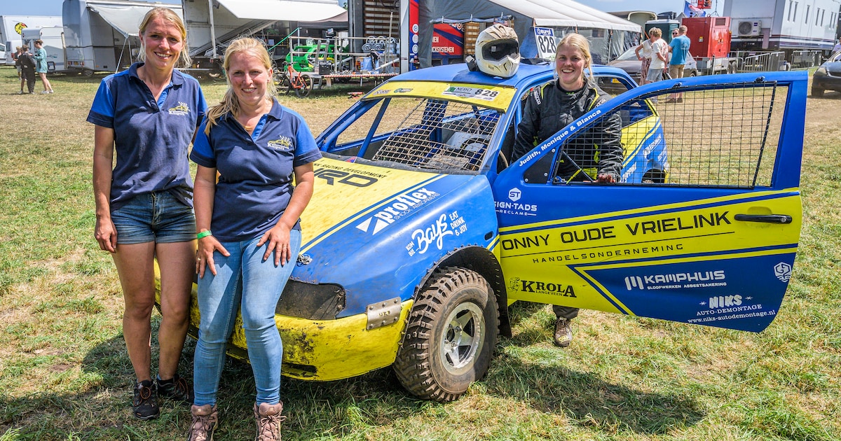 Vlnr: Monique, Judith en Bianca, de drie crossende zussen van team Kuipers. © Reinier van Willigen