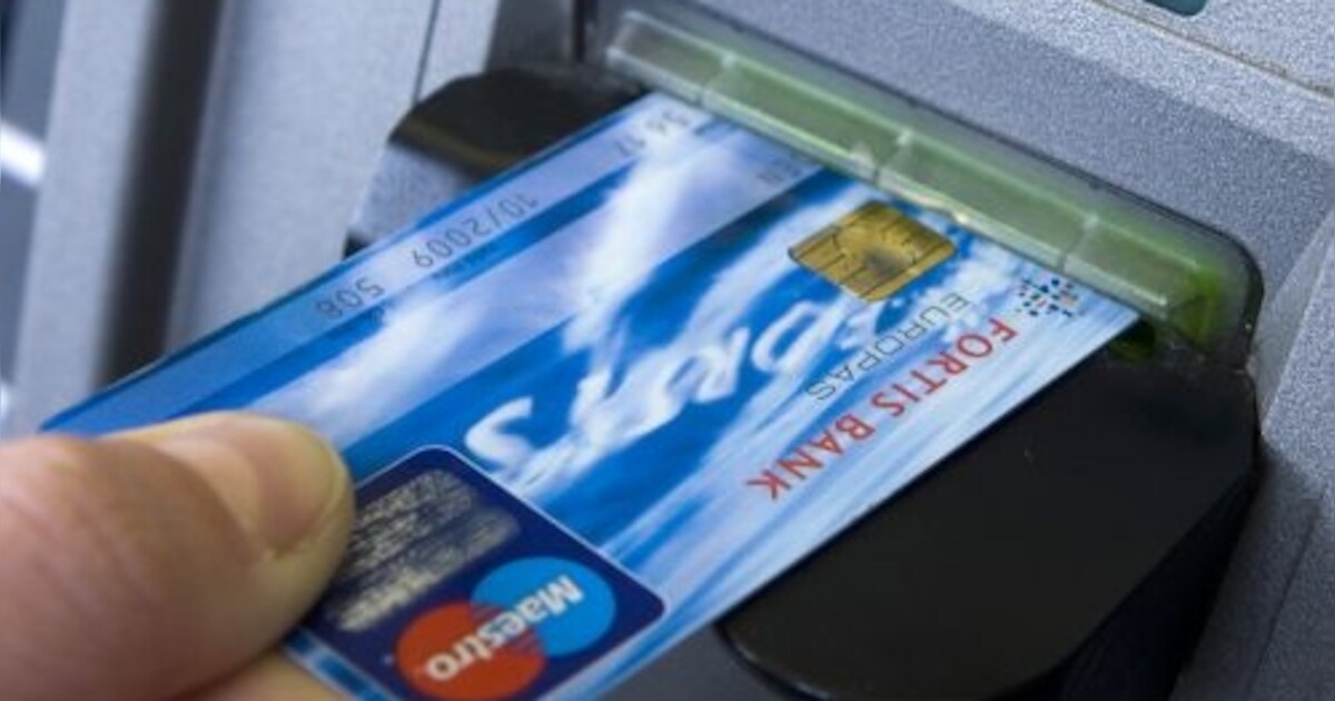 Pinnen bij showroom autobedrijf Brouwer