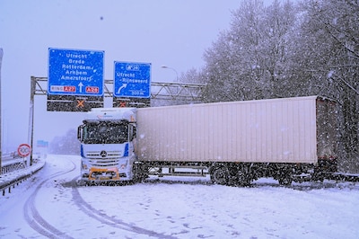 Code geel zeker tot dinsdag in provincie Utrecht, veel vertragingen op het spoor