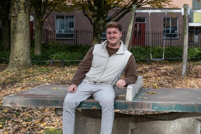 Straatcoaches dwingen respect af bij jongeren in Nijkerk, zónder autoritair te zijn: ‘We eten ook sa