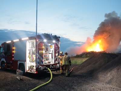 Rook trekt over Vathorst door moeilijk te bereiken brand in Amersfoort