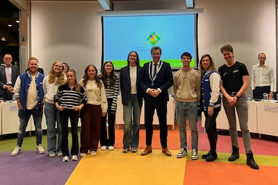 Deze groep wil jongeren in Noordoostpolder beter betrekken bij besluiten van de gemeente