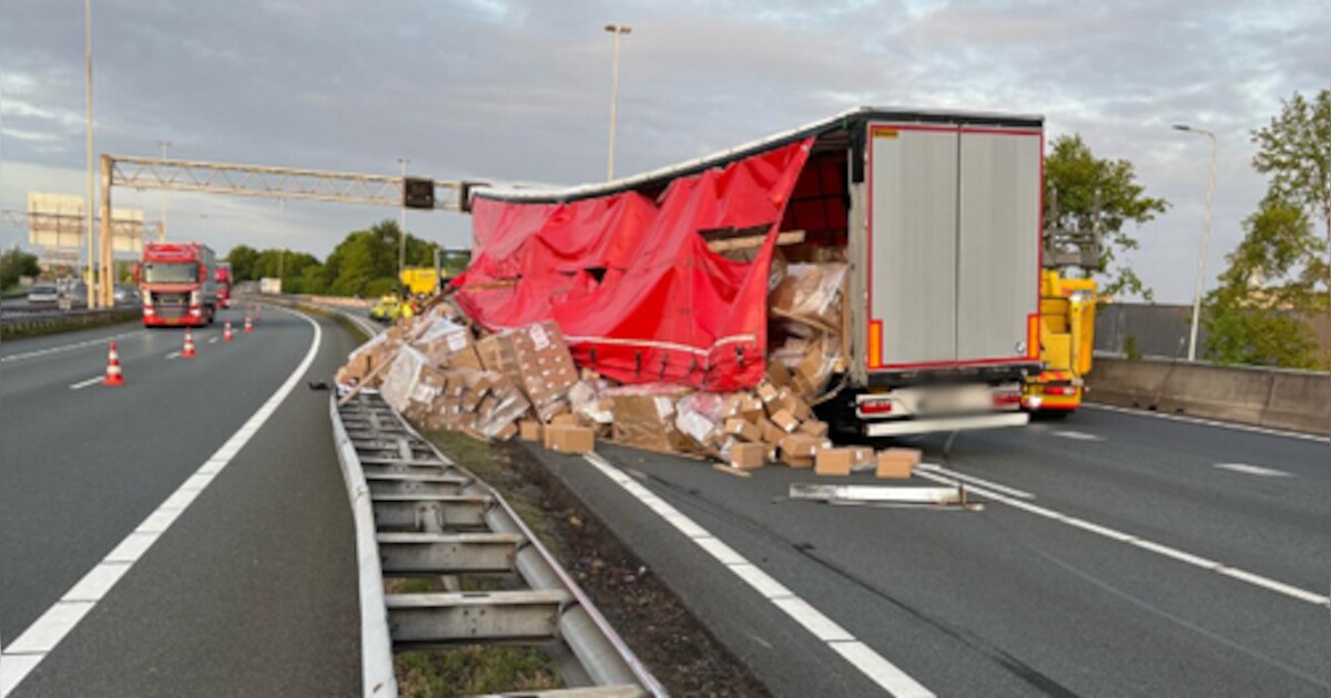 A28 bij knooppunt Hoevelaken weer vrij, weg urenlang afgesloten door gekantelde truck