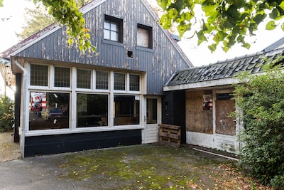 Ooit een dampende feestzaal met grote artiesten: nu is dit pand vergane glorie