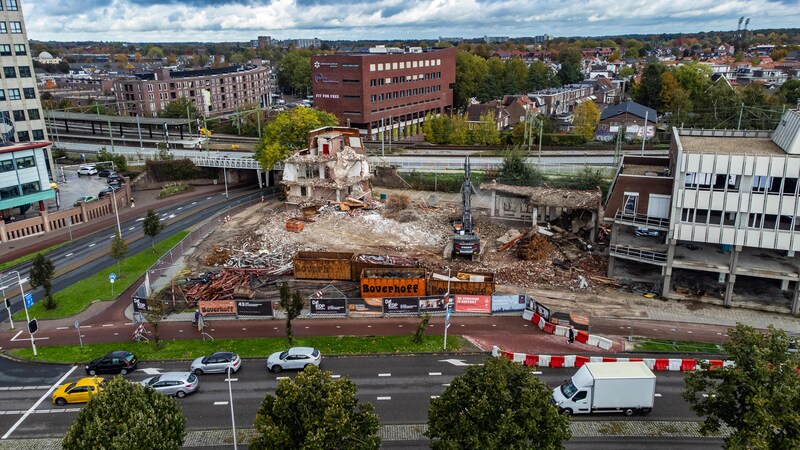 Op deze plek aan de Handelskade in Deventer komt een nieuwe woontoren.