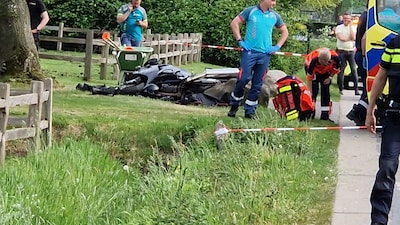 Motorrijder gewond bij ongeluk in Kootwijkerbroek, traumahelikopter geland