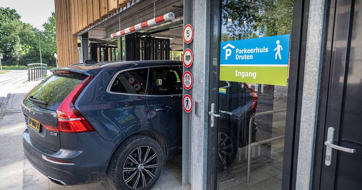 Zo ziet de nieuwe parkeergarage van Druten eruit: een krappe ingang maar binnen volop ruimte