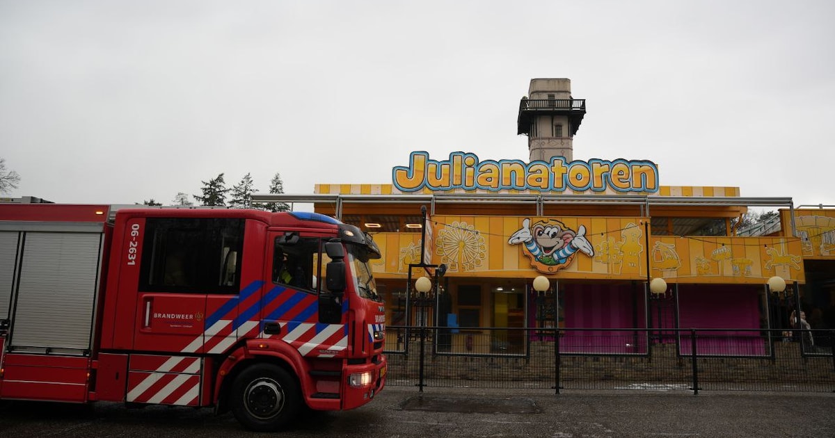 Blikseminslag treft toren van pretpark Koningin Julianatoren in Apeldoorn