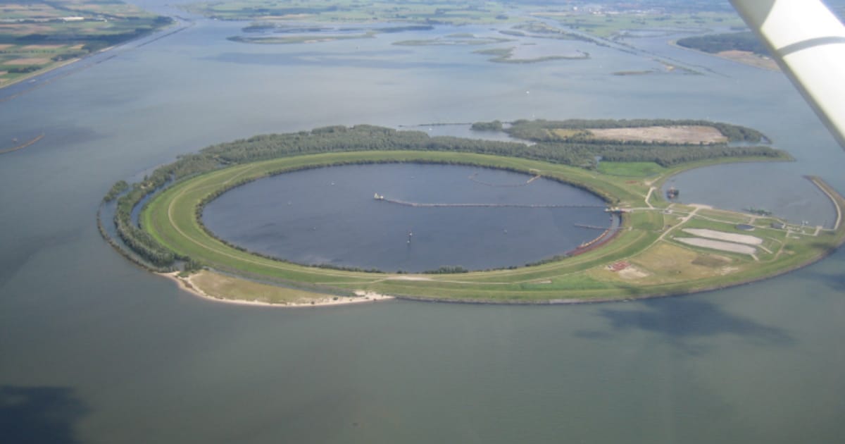Openwaterzwemmers wagen zich aan wedstrijd rond het IJsseloog
