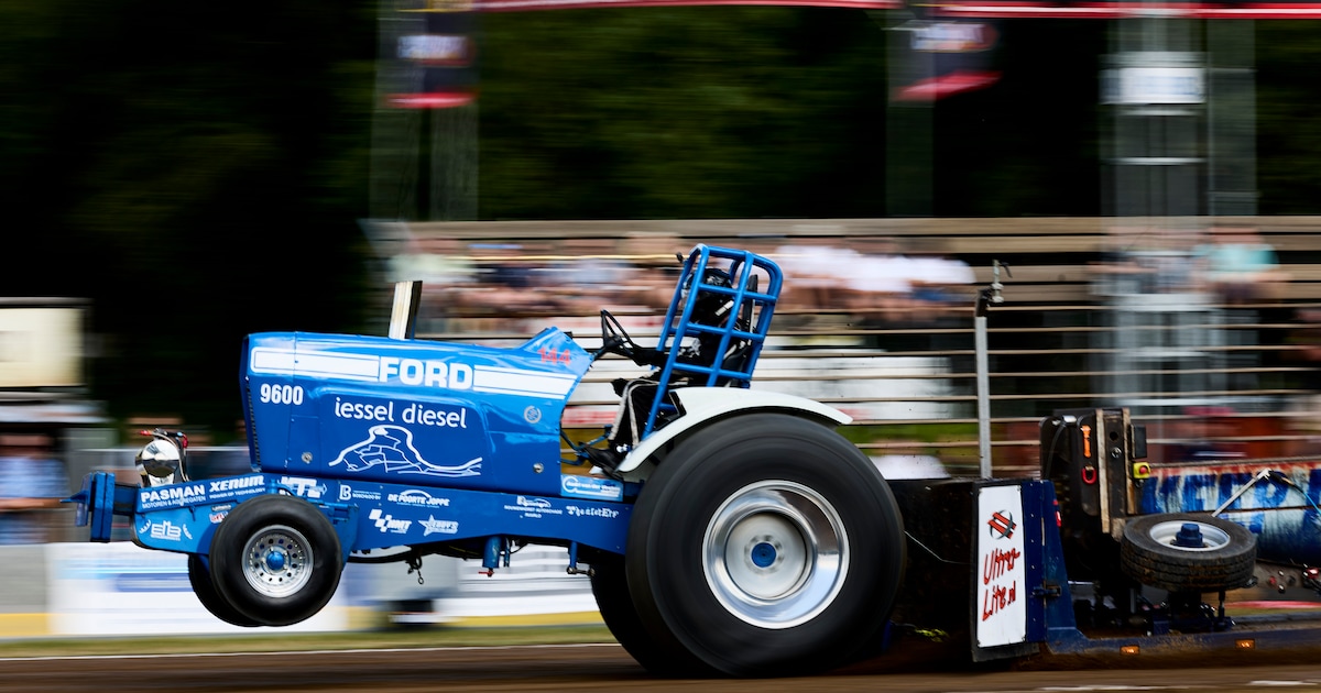 Trucks en trekkers gaan tot het uiterste tijdens tractorpulling in Speuld