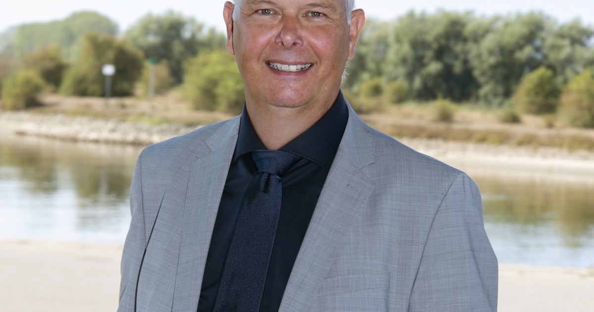 Kernenwethouder Marcel Blind praat in Herxen over weerbaarheid