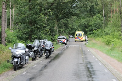 Motorrijders met elkaar in botsing in Haarle