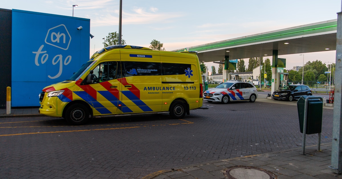 Slachtoffer lichtgewond na conflict op straat in Amsterdam