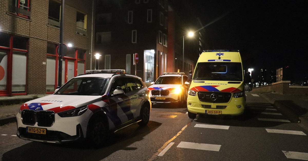 Man gewond na steekincident in woning in Amsterdam, vrouw aangehouden