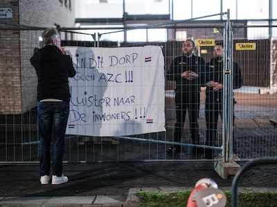 In gemeentehuis als een vesting hakt Bronckhorst knoop door over azc’s