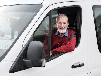 Berd is Mister Buurtbus, maar nu moet hij stoppen: ‘Te vroeg komen, dat kan echt niet’