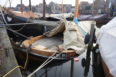 Opnieuw problemen voor BU89 in Bunschoten: botter zinkt deels in haven