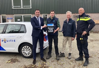 Gemeente Zeewolde deelt ‘veiligheidsemmers’ uit om alertheid in buitengebied te vergroten