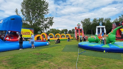 Weekend 8-10 mei in Apeldoorn: feest rond station en Oranjepark en festijn met springkussens