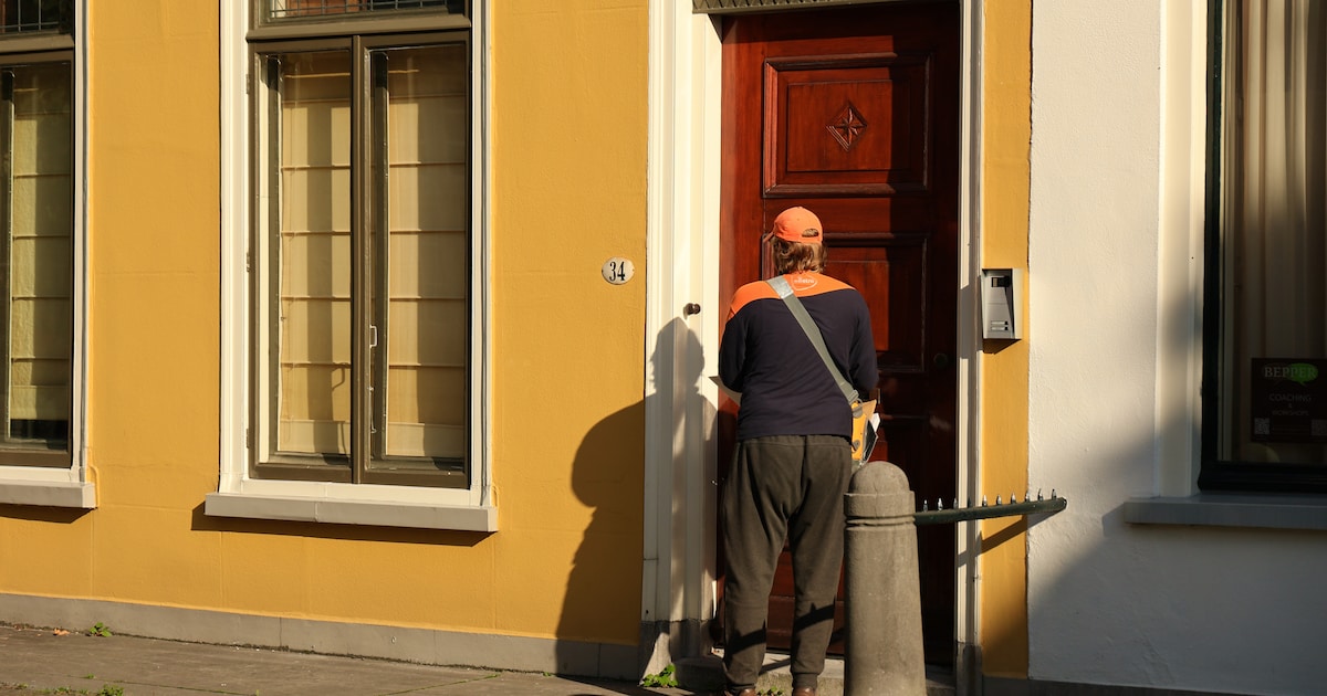 De folderjongen is nog moderner. Ik vind een inlegvelletje met een QR-code: zo is het nog sneller ge