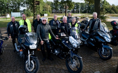 Annie (83) geniet van Sallandse traditie, maar blijft die bestaan? ‘Ze stapte spontaan bij me in de 