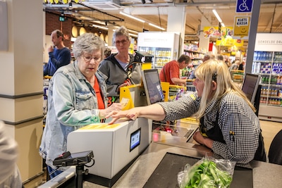 Een praatje hoort er hier in Leusden gewoon bij: vernieuwde Jumbo houdt bewust kassa’s mét mensen