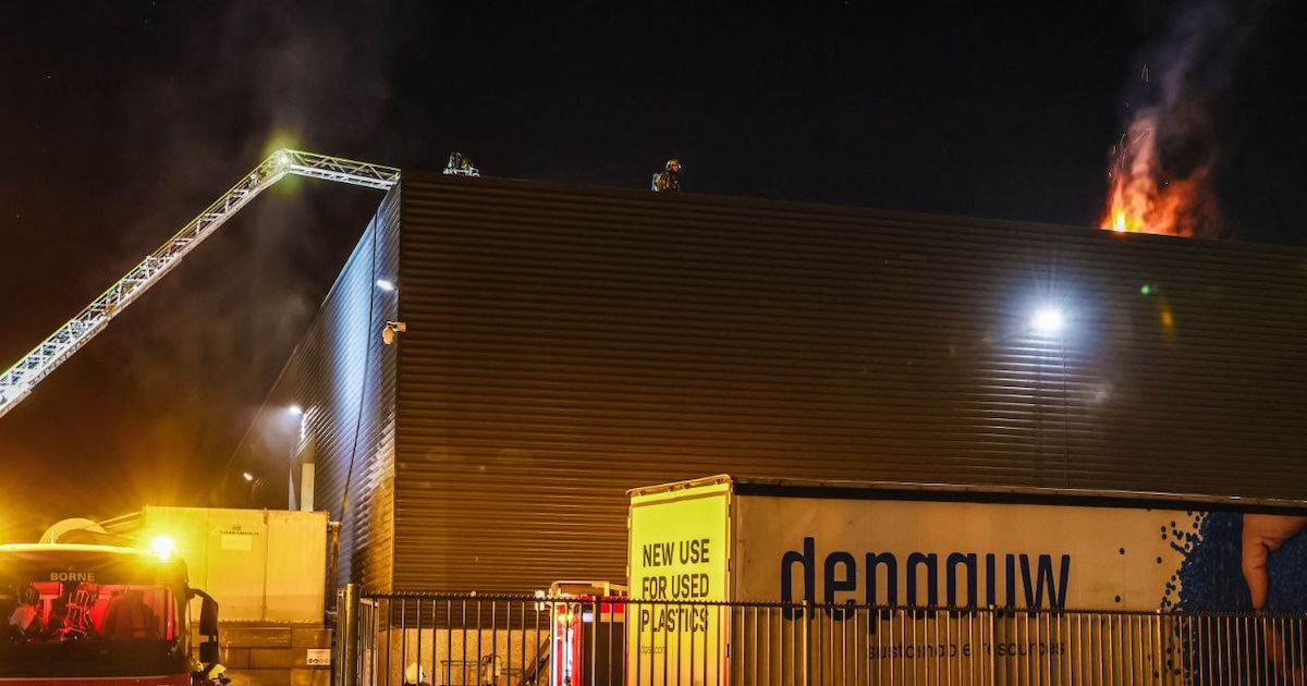 Grote brand in Hengelo ontstond in productiehal van bedrijf, schade blijft beperkt
