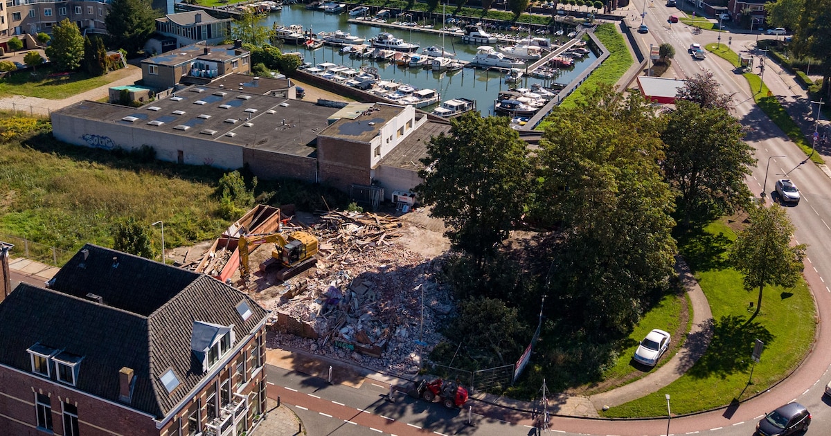 Sloop maakt definitief een einde aan dit krakersbolwerk in Kampen ...