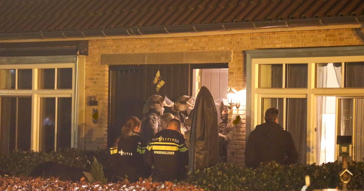 Politie valt woning binnen in Scherpenzeel