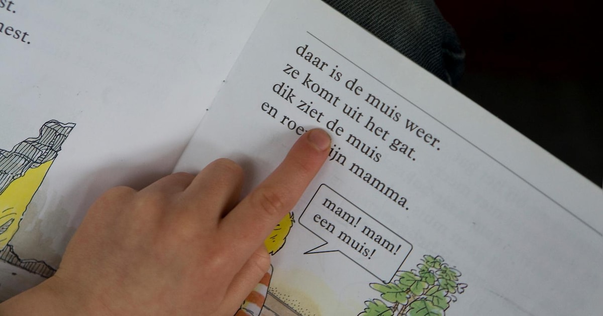 Burgemeester en wethouder lezen voor tijdens Voorleesfeestjes in Rheden