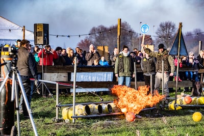 Carbidschieten groeit explosief in Lochem: ‘Veilige verbroedering’