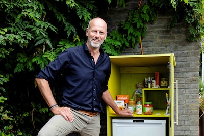 Bruine bonen, bananen en brood: deze buurtkoelkast helpt tegen voedselverspilling