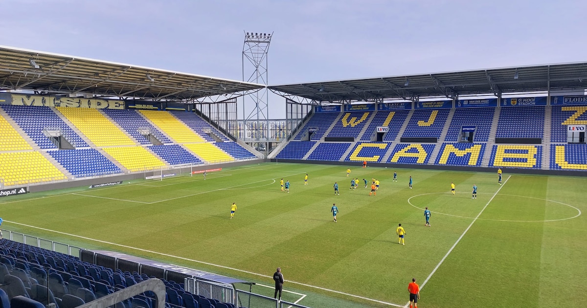 Velanas verlengt zijn contract met een jaar • PEC Zwolle onderuit in besloten oefenduel • Velthuis m