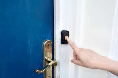 Twintig jaar later werd er opnieuw bij mijn opa aangebeld