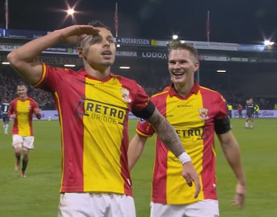 De mooiste goal uit zijn loopbaan zorgt voor tranen bij familie van Dean James: ‘Deze was voor mijn vader’