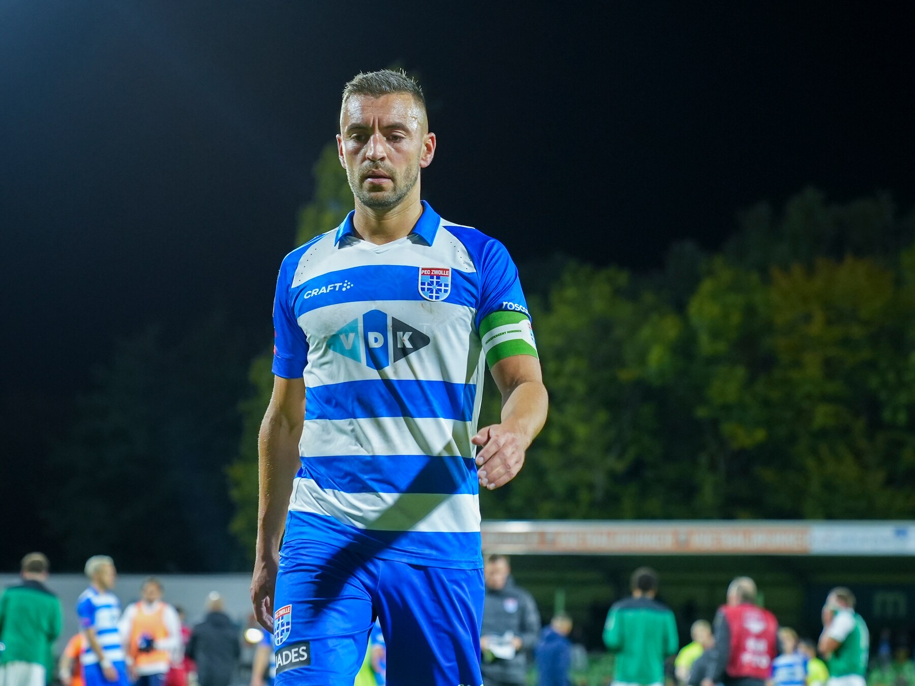 Bram van Polen druipt af na de ruime nederlaag van 'zijn' PEC Zwolle tegen FC Dordrecht: 3-0.