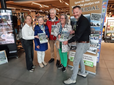 Actie van twee Plus-supermarkten en Historische Kring: 300.000 plakplaatjes over historie van textie