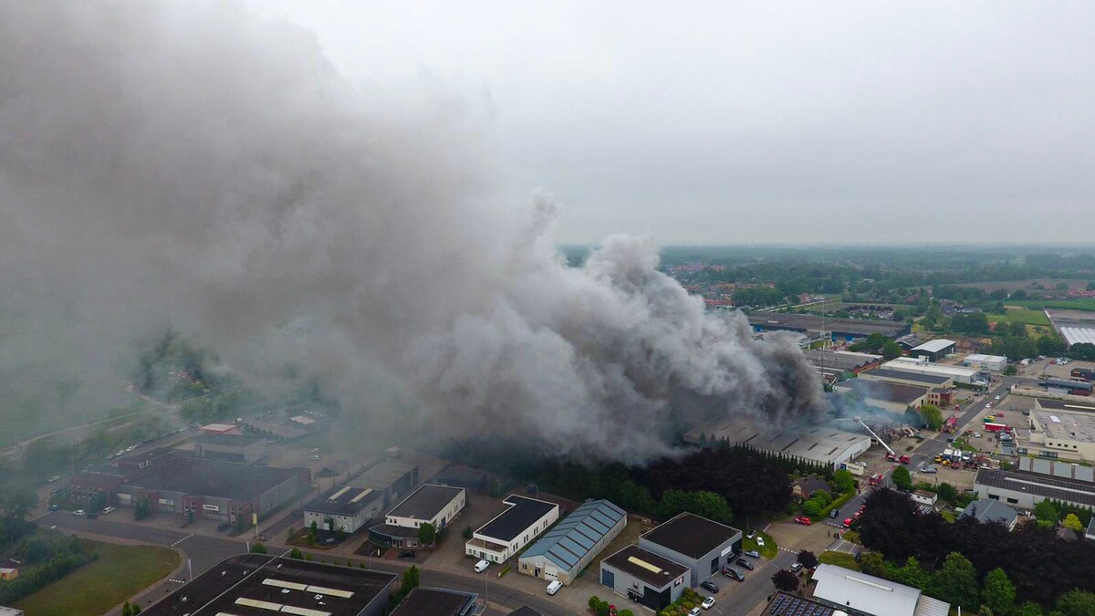 De grote brand die woedde op industrieterrein Werkveld in Vorden.