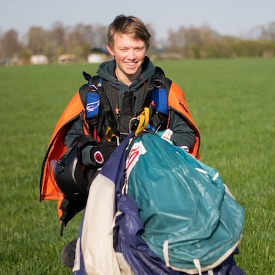 Gijs (20) voelde zich nergens zo vrij als hoog in de lucht: ‘Als hij sprong, was hij gelukkig’