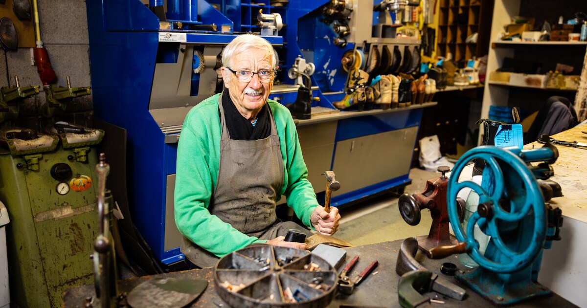 Schoenmaker Wim (77) is nog steeds onmisbaar in Ommen: ‘Maar ...