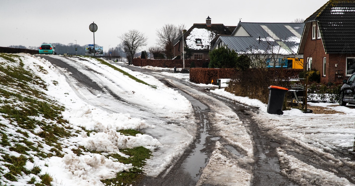 In Welsum komt niemand de gladde dijk op: ‘Wie moet hier nou strooien?’