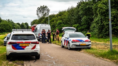 Explosief materiaal tot ontploffing gebracht in Almere, politie vindt ook mogelijk vuurwapen